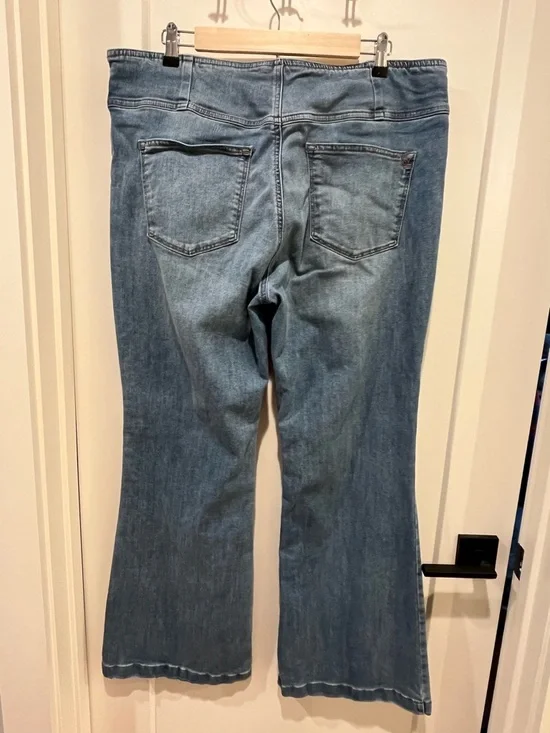 sofia by sofia vergara Light Blue Wide-Leg Jeans - Picture 2 of 3